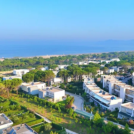 Lura 2 Homes 242 *