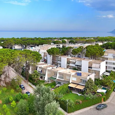 Lura 2 Homes 242 *