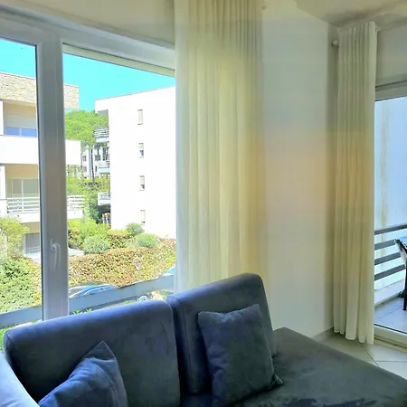 Lura 2 Homes 242 *