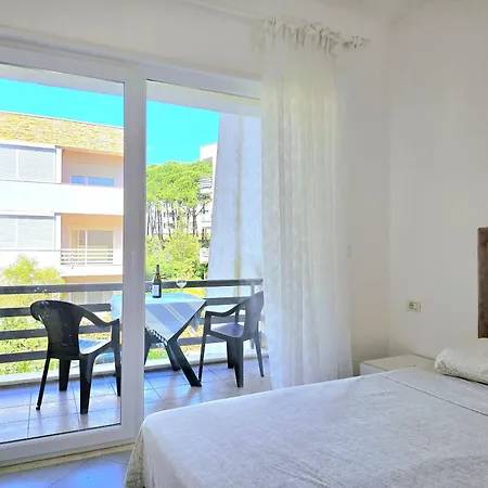 Lura 2 Homes 242 *